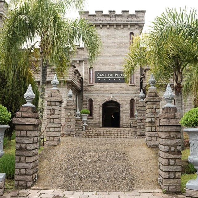 vinicola-cave-pedra-entrada-1-1.jpg